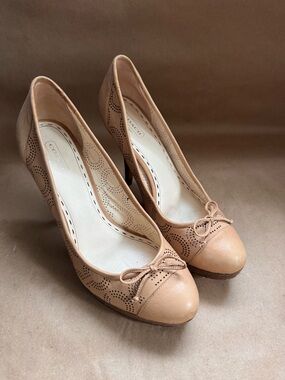 Coach Bethanie Sand Platform Pumps. Size 9.5